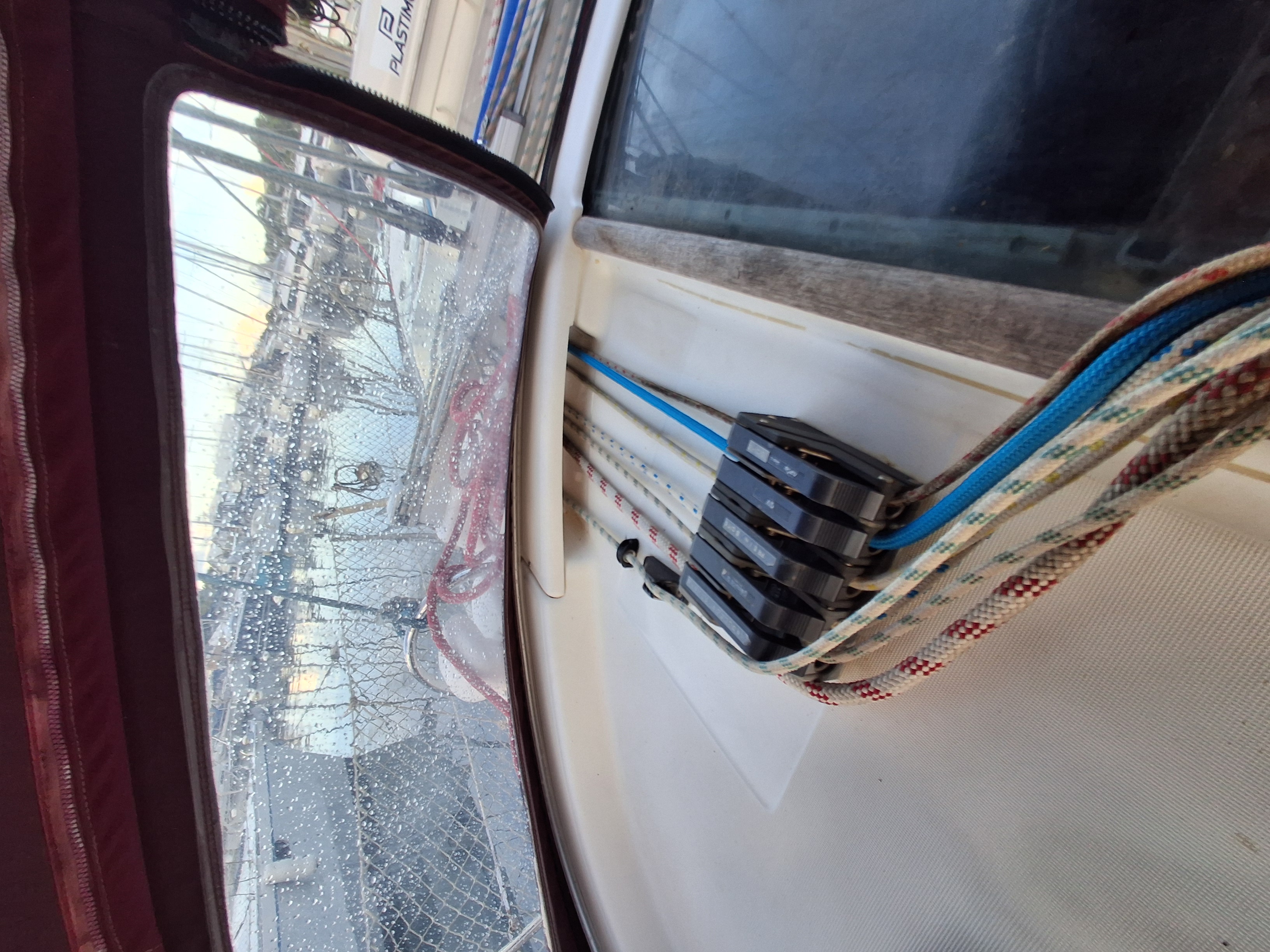 Cockpit, winch et taquets